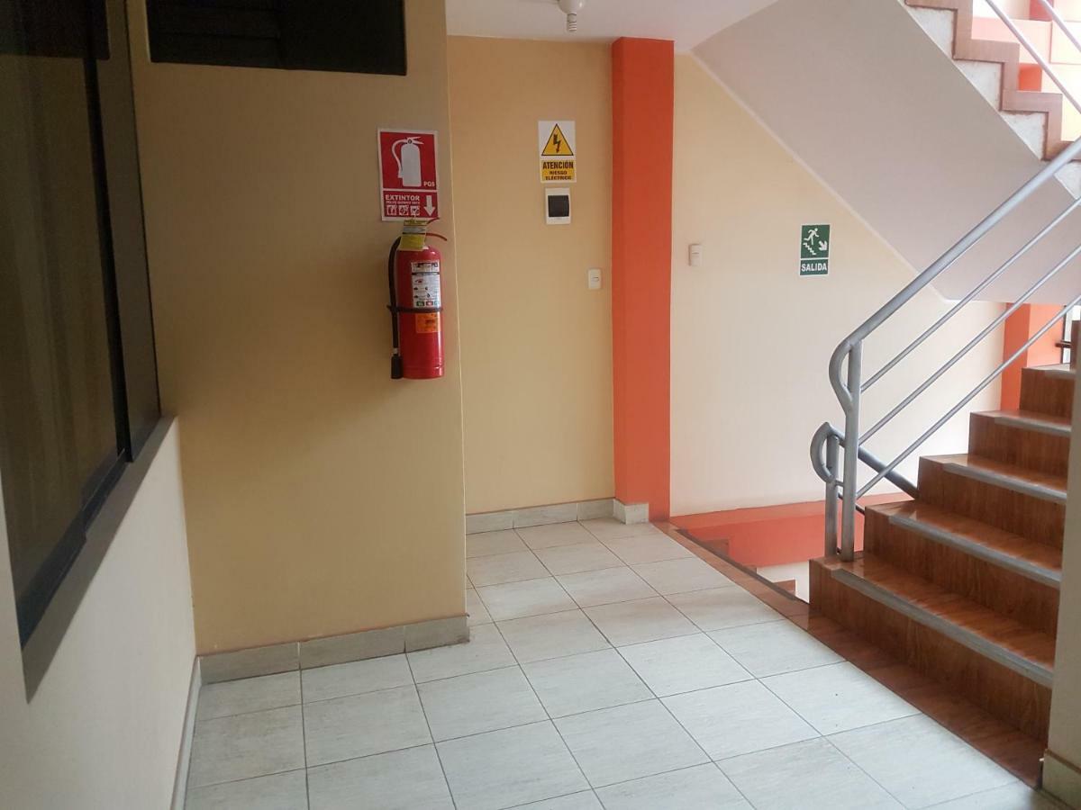 Hostal Los Pinos ワンカヨ エクステリア 写真